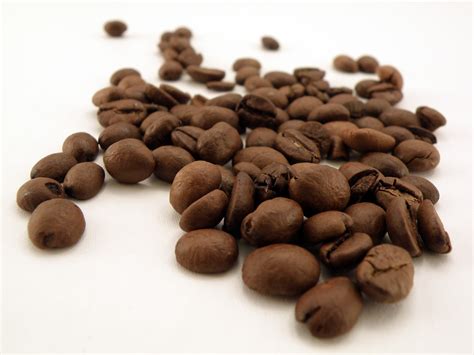 File:Coffee beans - ziarna kawy (1).jpg - Wikimedia Commons