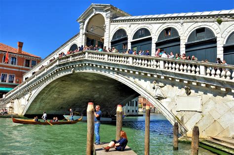 Rialto Bridge in Venice, Italy - Encircle Photos