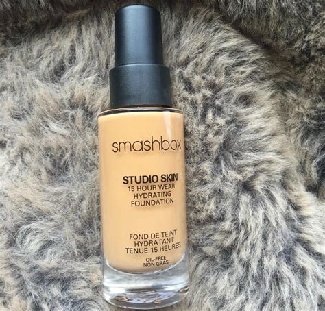 Smashbox Studio Skin 15 Hour Wear Hydrating Foundation Review, Shades, Swatches