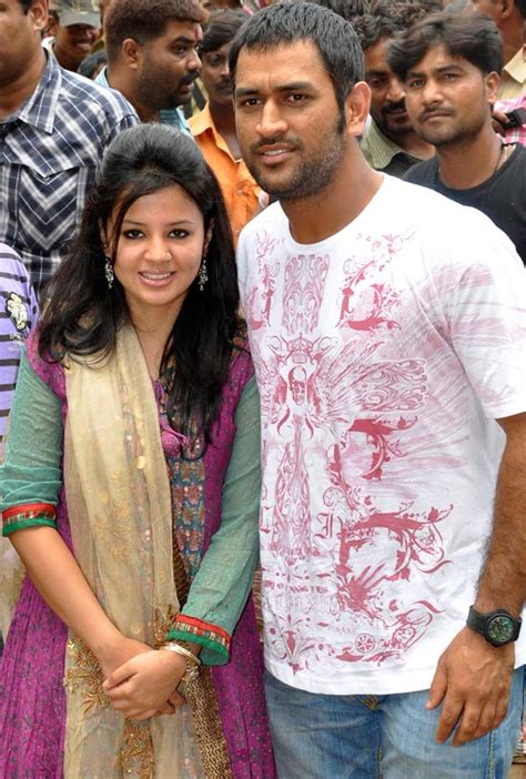 MS Dhoni and Sakshi Singh Celebrate 5th Wedding Anniversary - Photos,Images,Gallery - 20582