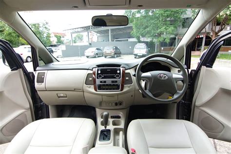 2015 (MY15) Toyota Innova 2.0 G A/T - Expat Auto Co., Ltd.