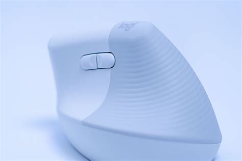 Logitech Lift Vertical Ergonomic Mouse Review