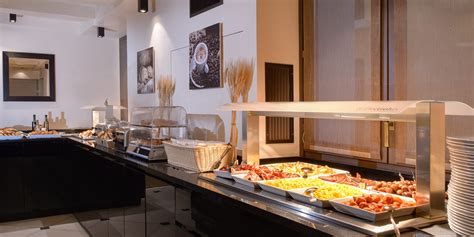 Palazzo Veneziano's international buffet breakfast