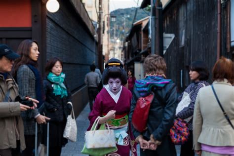 The Insider’s Guide to Geisha Hunting in Kyoto – The Passport Lifestyle