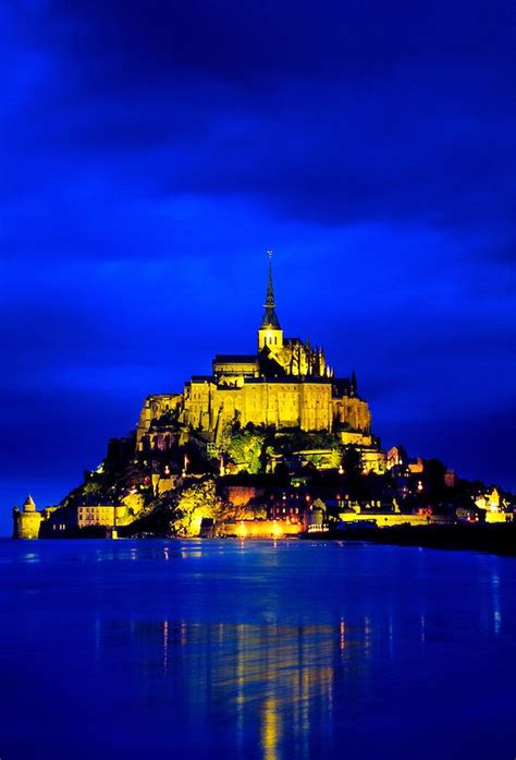 Mont-St-Michel at night. Mont-St-Michel, Brittany, France | モンサンミッシェル