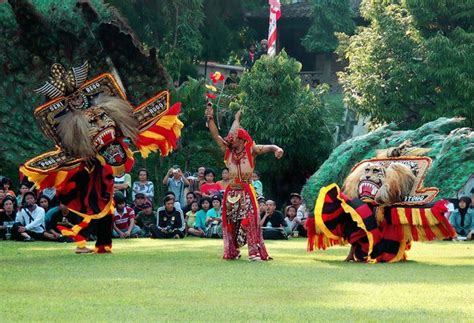 TARI REOG : Sejarah, Properti, Asal, Gerakan dan Pola Lantai