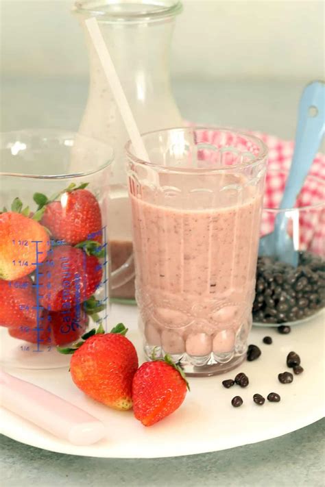 Vegan Strawberry Cacao Nibs Smoothie - The Harvest Kitchen