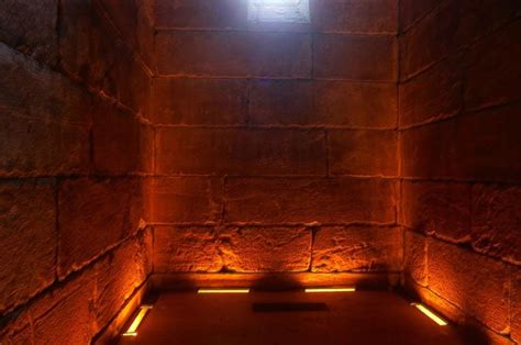 Templo de Debod - inside temple: fotografía de Templo de Debod, Madrid - TripAdvisor