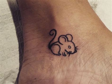 Maus Tattoo Designs mit Bedeutungen - 16 Ideen | ink | Tatuaje gato ...