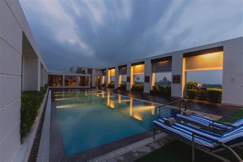 Radisson Hotel Agra Pool Pictures & Reviews - Tripadvisor