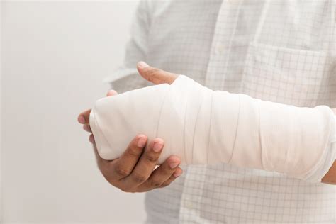 Wrist Pain? Signs You Might Have a Hairline Fracture