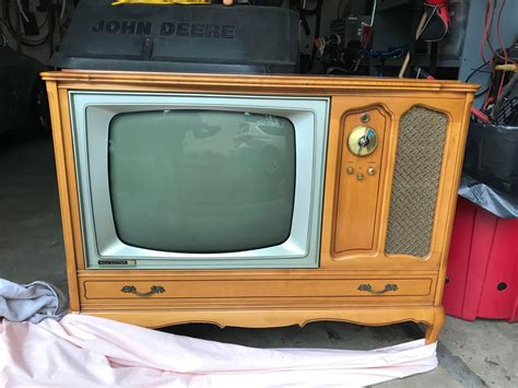 Got this vintage TV set from an estate sale for five bucks - doesn't work but it's in perfect ...