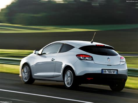 Renault Megane Coupe (2014) - picture 15 of 22