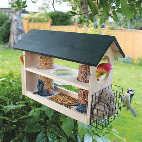 Gorgeous 7+ Bird Feeding Station Ideas That Many Birds Come Into Your ...