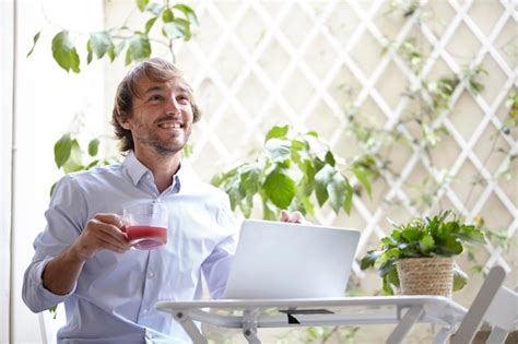 Premium Photo | Businessman working on laptop outdoors