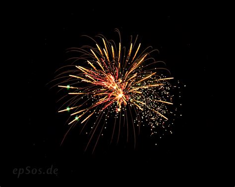 File:Beautiful Fireworks at Night.png - Wikimedia Commons