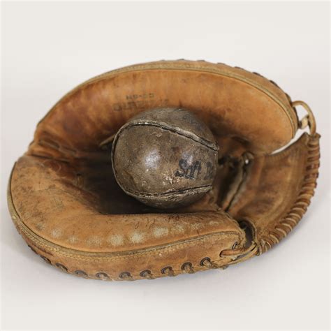 Vintage Baseball Glove | My Prop Boutique