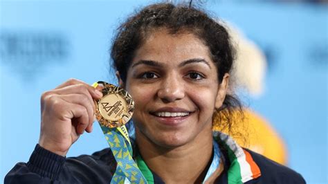 Watch: Sakshi Malik Gets Emotional During Medal Ceremony After Winning ...