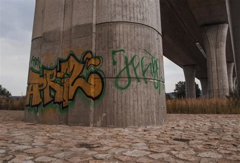 Graffiti under a bridge | Copyright-free photo (by M. Vorel) | LibreShot