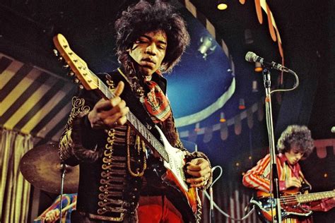 Jimi Hendrix performing 1967 | Jimi hendrix guitar, Jimi hendrix, Jimi ...