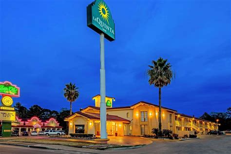 4 Best VERIFIED Pet Friendly Hotels in Lufkin with Weight Limits & Pet Fees