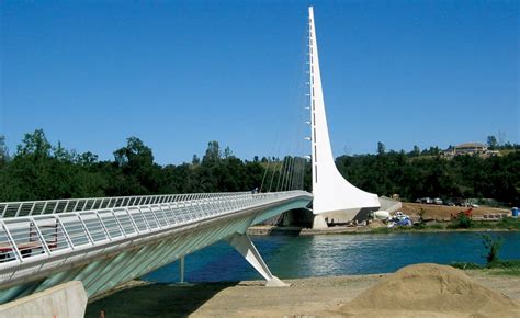 Turtle Bay Sundial Bridge | American Institute of Steel Construction