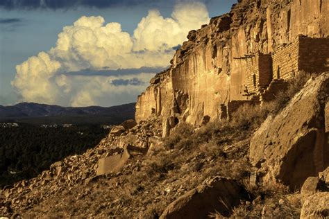 At Puye Cliffs, N.M., travelers are in the grasp of a fascinating Native American history - Los ...