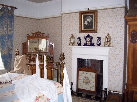 1910s Edwardian bedroom interior at Beamish Museum #victorianbedroom # ...