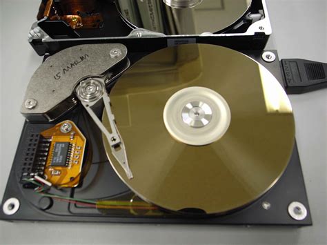 What Are The Platters Of The Hard Disk Drive Made Of? | Robots.net