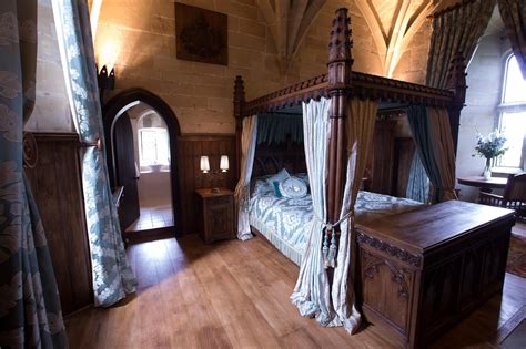 Warwick Castle | Castle bedroom, Castles interior, Medieval bedroom