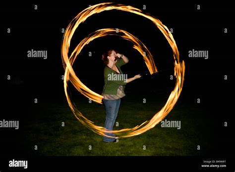 Poi - Fire spinning, traditional Maori dance Stock Photo - Alamy