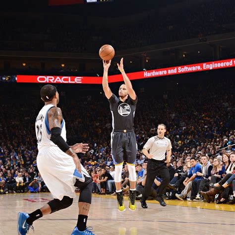 Stephen Curry of Golden State Warriors makes 77 consecutive 3-pointers in practice