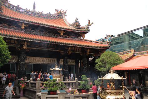 ink + adventure: Taipei // Longshan Temple