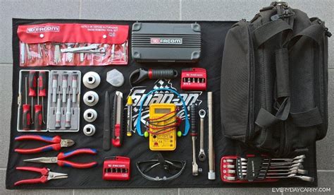 Everyday Carry - 33/M/Belgium/Mechanic - Small car tool kit.