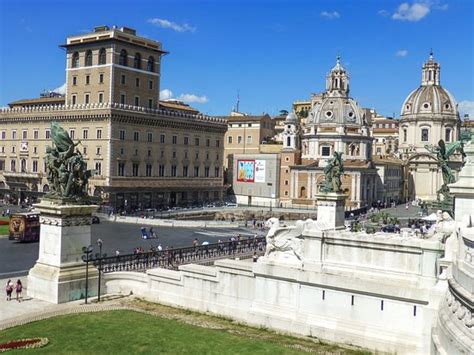 The grandest piazza in Rome - Piazza Venezia, Rome Traveller Reviews ...