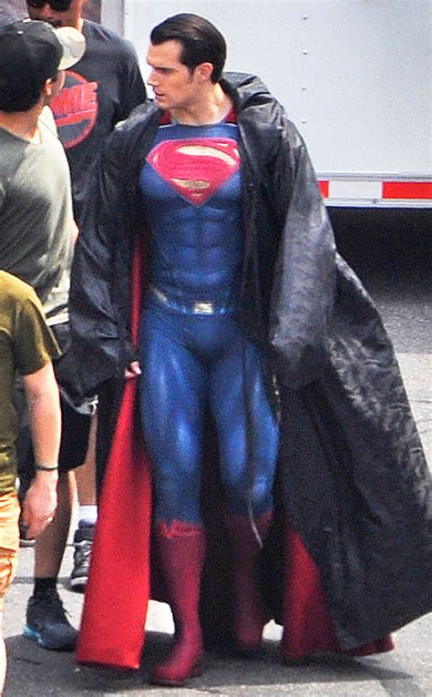 Superman's Back! See Henry Cavill in Full Costume on Set in Detroit - E! Online