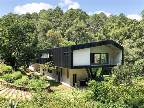 Eco-Friendly Ocoxal House: Modern Forest House Powered by Clean Energy ...