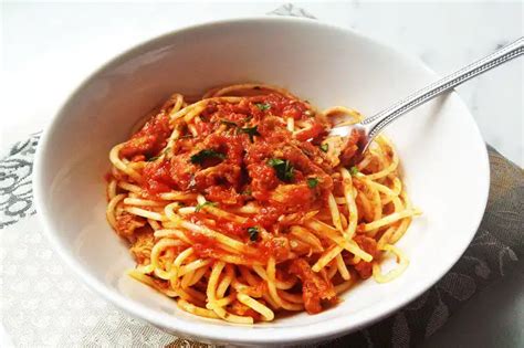 Spaghetti with Tuna Sauce Recipe | Italian Recipes | Uncut Recipes