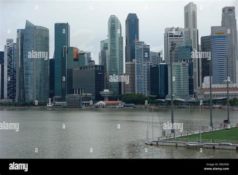 Singapore skyline at the Marina Stock Photo - Alamy