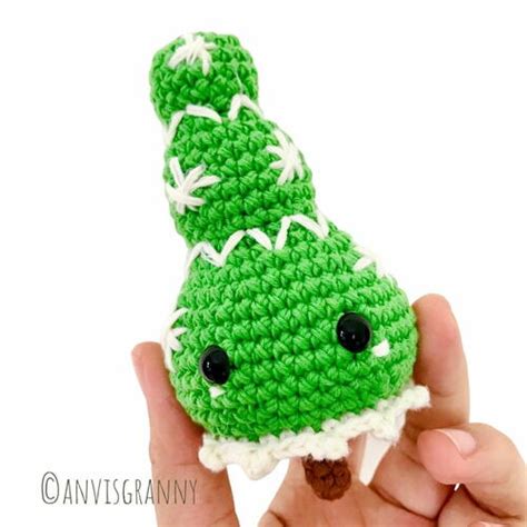 Mini Christmas Tree Ornament | AllFreeCrochet.com