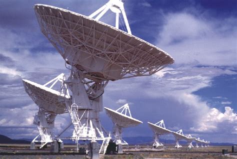 APOD: 2002 May 28 - The Very Large Array of Radio Telescopes