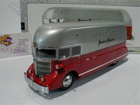 CARHUNTER : GENERAL MOTORS PARADE OF PROGRESS- FUTURLINER OR STREAMLINER?