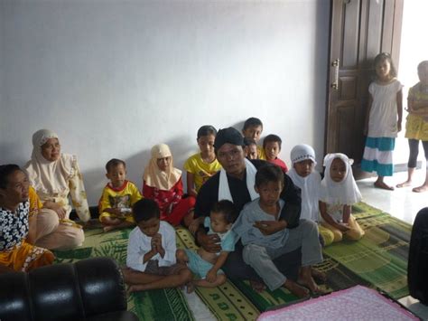 Yayasan Yatim Piatu Kijagad Asmoro: Foto-Foto Anak Yatim Piatu