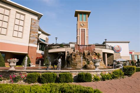 Corbin Park Shopping & Restaurants in Overland Park, Kansas