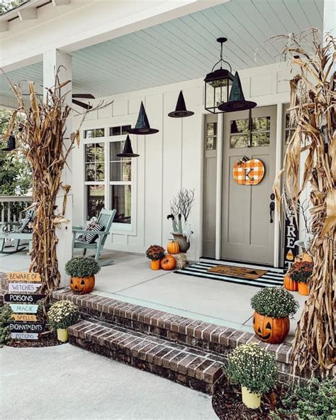 10 Fun Fall Patio Ideas - How to Decorate Your Patio for Autumn | Apartment Therapy