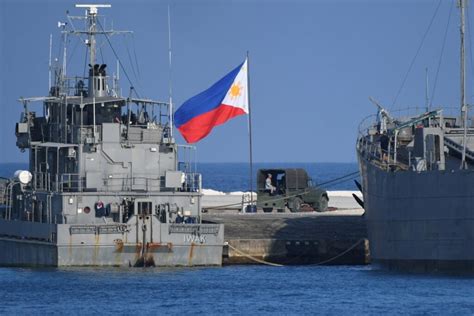 More than 135 Chinese boats ‘swarming’ off Philippine coast | FMT