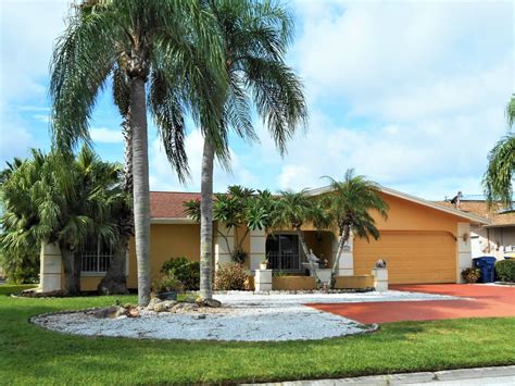 With Swimming Pool - Homes for Sale in New Port Richey, FL | realtor.com®