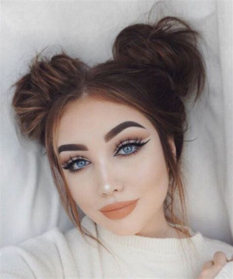 The Ultimate Guide to Space Buns | HOWTOWEAR Fashion | Bun hairstyles for long hair, Shoulder ...