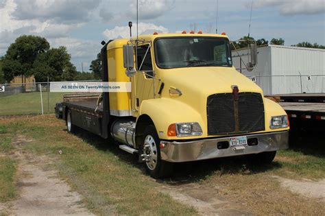 2005 Kenworth T300