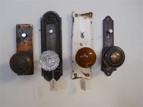 Savannah Hope Vintage: Recycle Repurpose Reuse....old door knobs